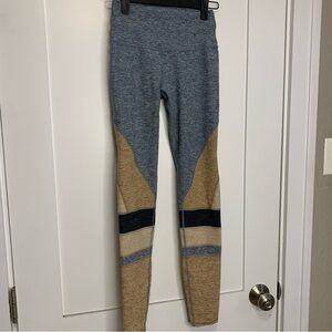 60. Size XXS ALO Colorblock Alosoft Leggings